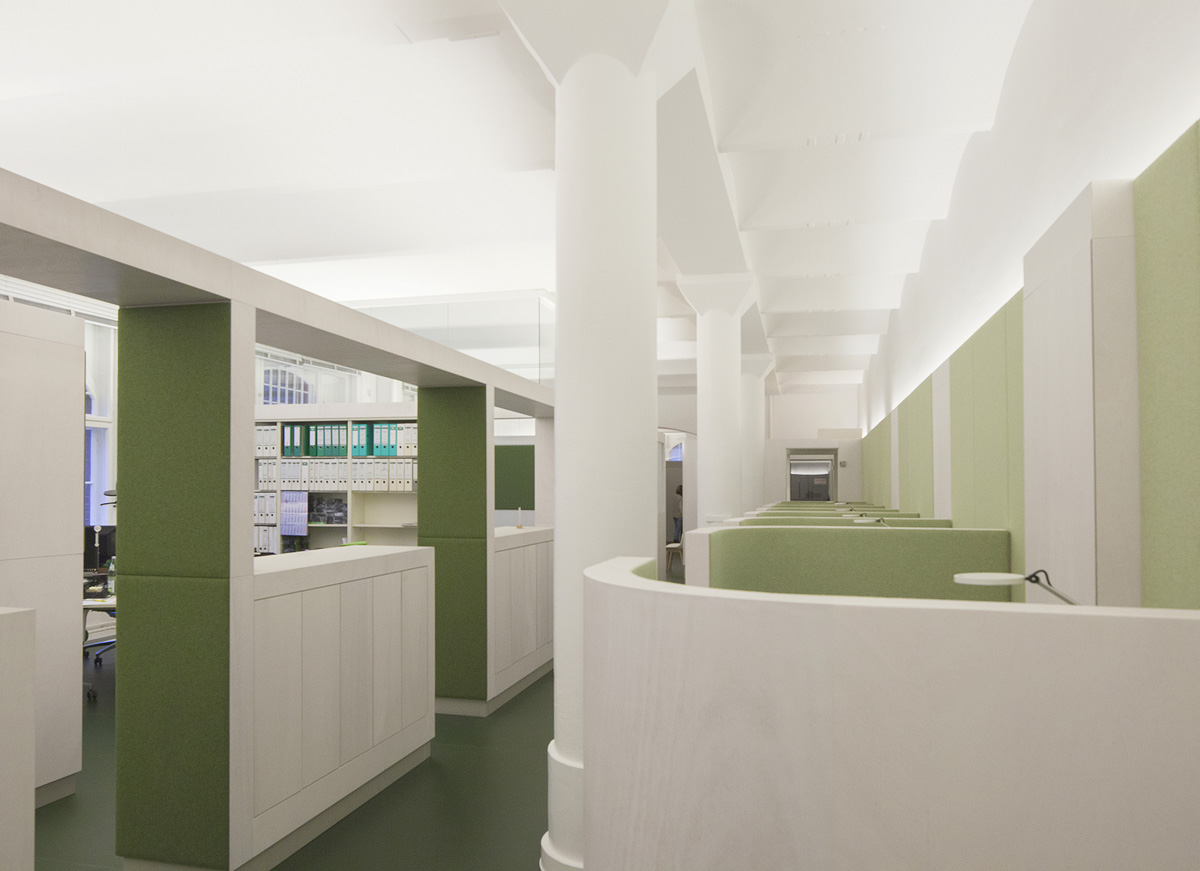 Büroausbau für die Verwaltung der Bio Company in den Berliner Goerz- Höfen, halboffene Arbeitsbereiche integrierte Akkustikelemente aus Wollfilz, Tischlerei Fenzl