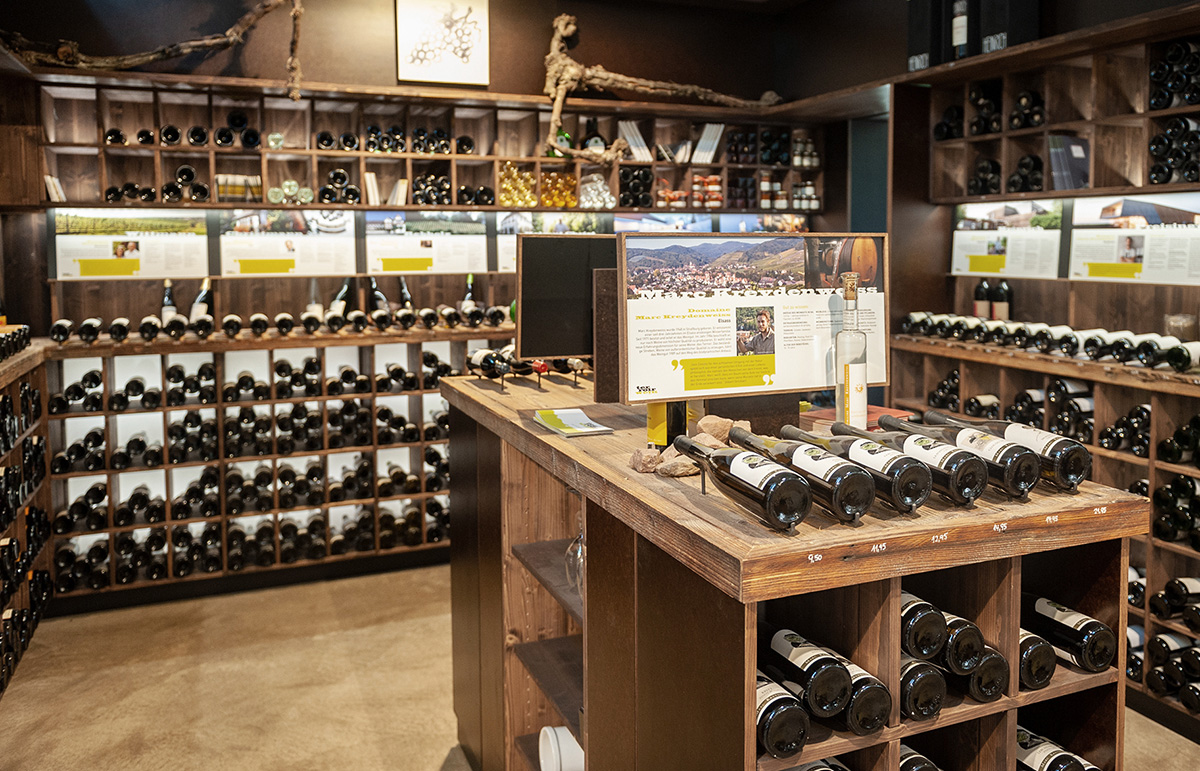 Innenausbaukonzept für den Hofladen Overmeyer Landbaukultur, Präsentation Terroirwein von Günther van Ravenzwaay