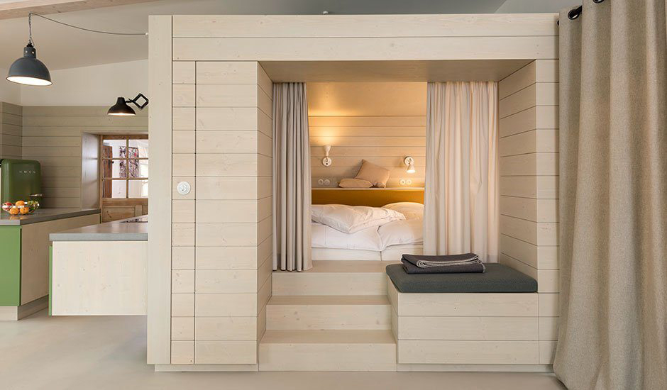 Ferienappartement Alte- Schreinerei, Werkstatt, modernes Alkovenbett,  Tischlerei Rothe