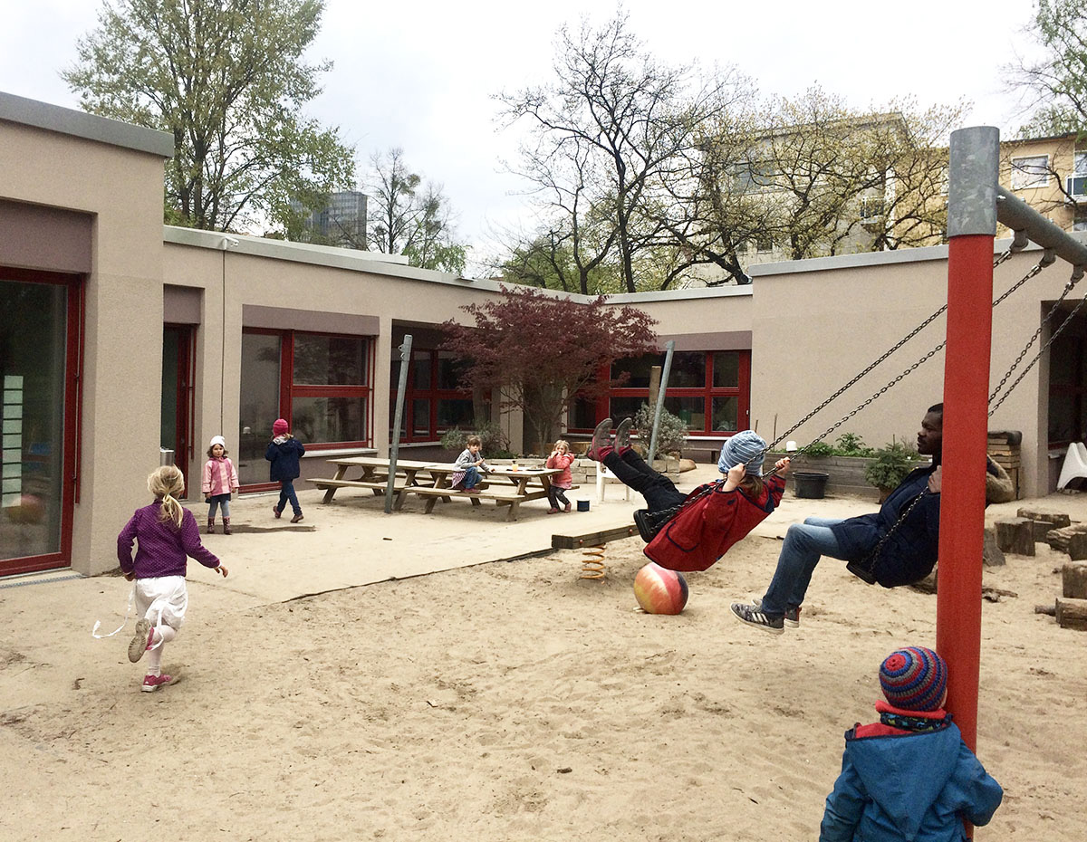 Kindergartengestaltung Evangelische Matthäus- Kirchengemeinde Berlin, Gartenseite, Farb- und Materialkonzept für Fassadensanierung