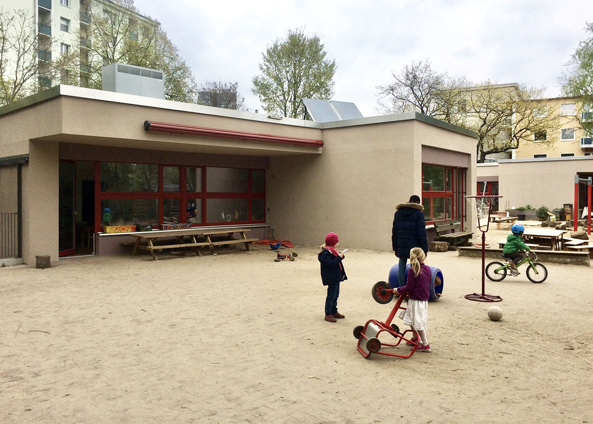 Kindergartengestaltung Evangelische Matthäus- Kirchengemeinde Berlin, Gartenseite, Farb- und Materialkonzept für Fassadensanierung